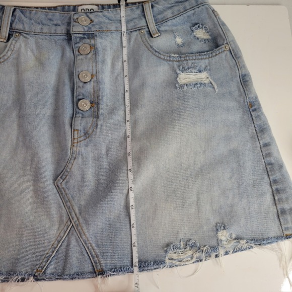 BDG Urban Outfitters Denim Mini Skirt Distressed‎ Raw Hem Button Front XL Boho - Picture 9 of 10